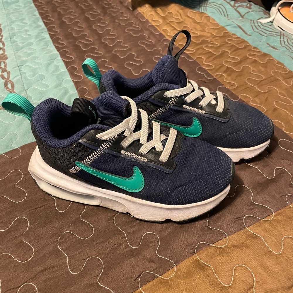 Nike Kids Navy and Teal Sneakers